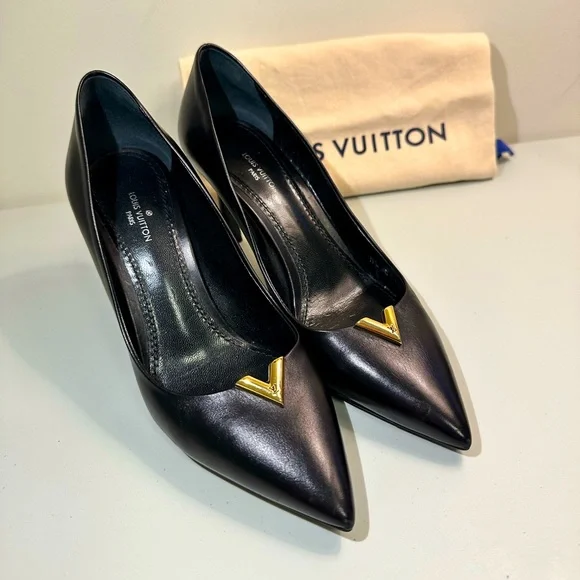 Authentic Louis Vuitton Black Calfskin Leather Heartbreaker Pointed Toe Pumps 36 - Picture 1 of 15